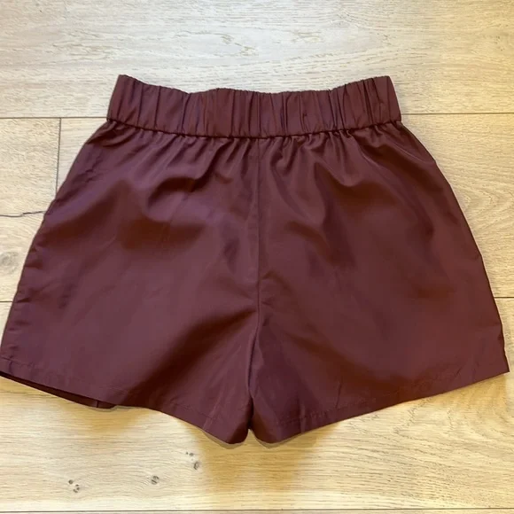 Express Stylist Super High Waisted Pleated Pull On Shorts in Size Medium - Picture 5 of 11